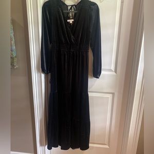 Universal Thread black velvet maxi dress. Size small.NWT